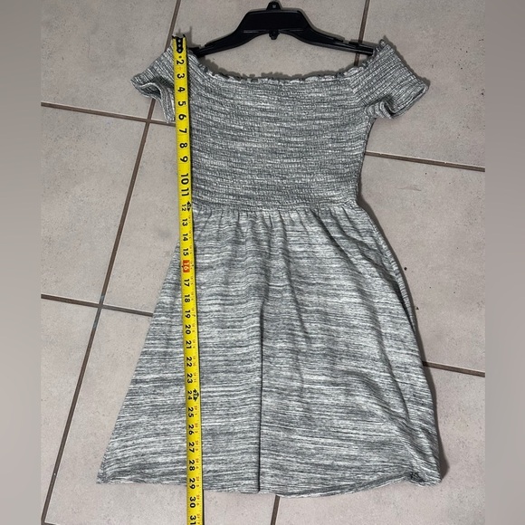 Hollister Women Gray Smocked off shoulder Dress size Small - Picture 7 of 8